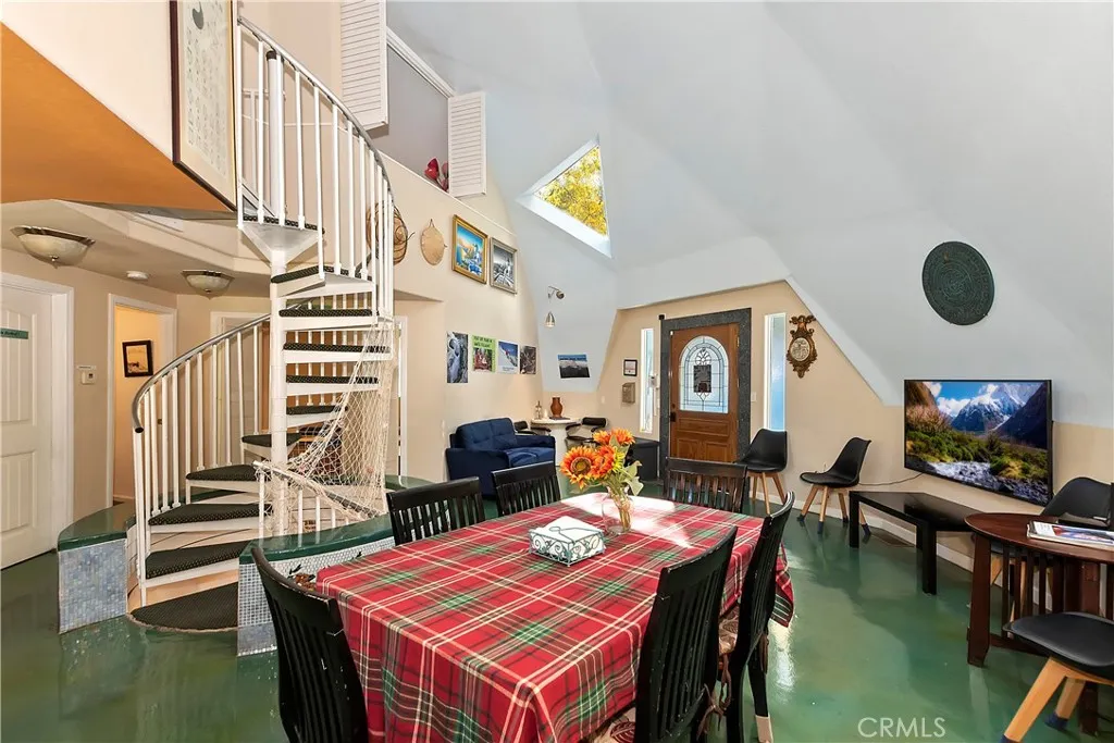 24998 Jewel Drive, Crestline, California 92325 home-pic-23