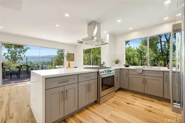 4747 El Caballero Drive, Tarzana, California 91356