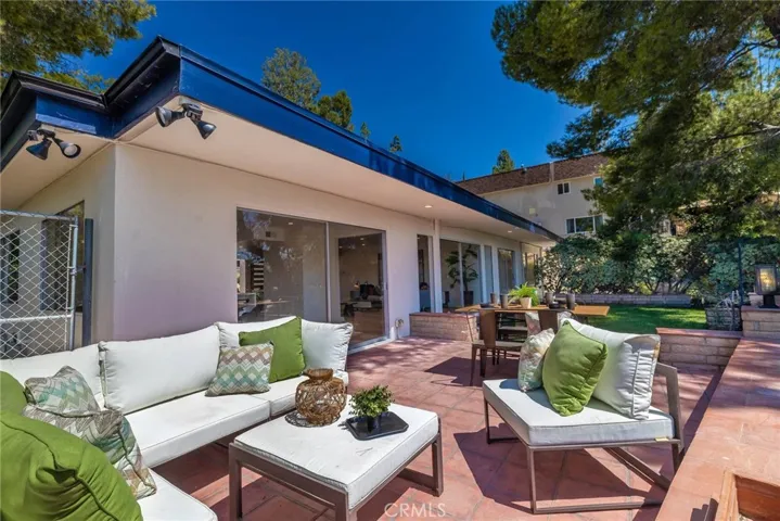 4747 El Caballero Drive, Tarzana, California 91356
