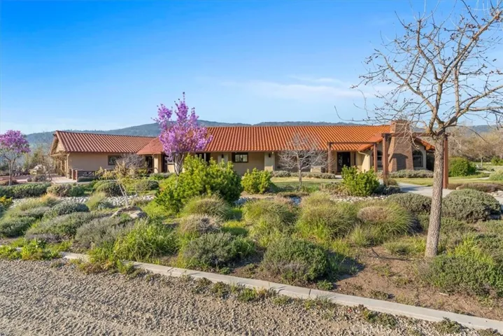 28601 Cumberland Road, Tehachapi, California 93561