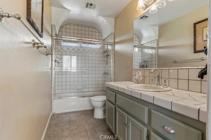 28601 Cumberland Road, Tehachapi, California 93561