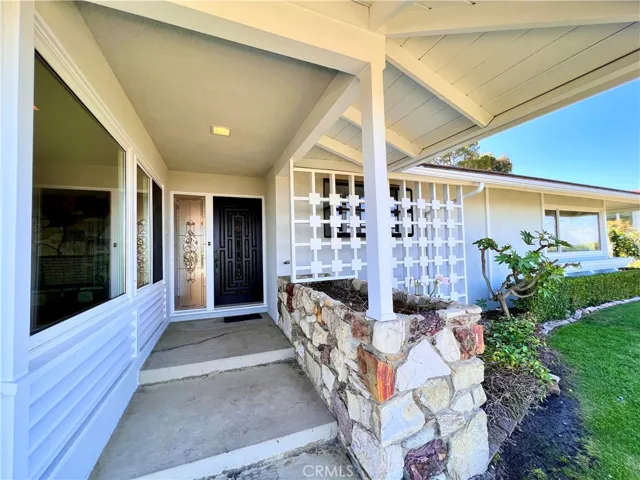 15 Mustang Road, Rancho Palos Verdes, California 90275