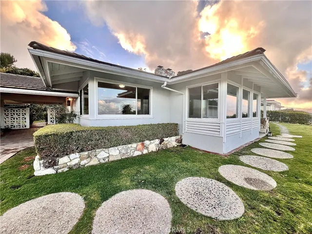 15 Mustang Road, Rancho Palos Verdes, California 90275
