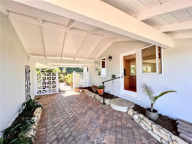 15 Mustang Road, Rancho Palos Verdes, California 90275