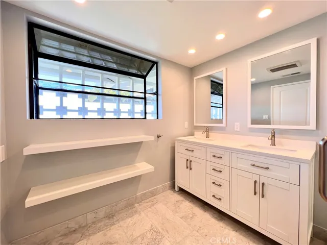 15 Mustang Road, Rancho Palos Verdes, California 90275