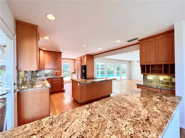 15 Mustang Road, Rancho Palos Verdes, California 90275