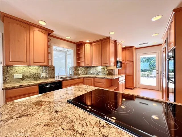15 Mustang Road, Rancho Palos Verdes, California 90275