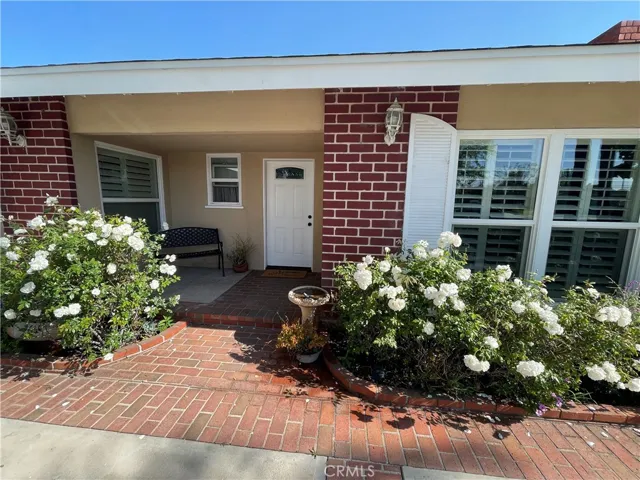 Front porch sitting area