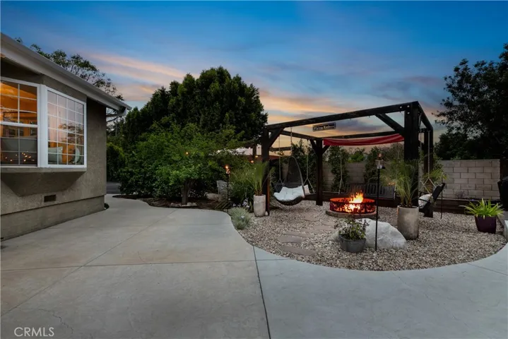 Fire Pit​​‌​​​​‌​​‌‌​​‌​​​‌‌​​​‌​​‌‌​​‌‌​​‌‌​​​​ w/Swings