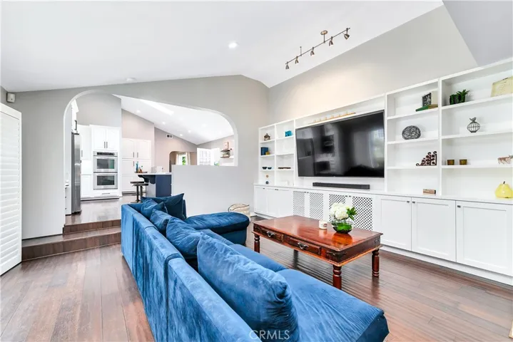 Living Room w Built-in