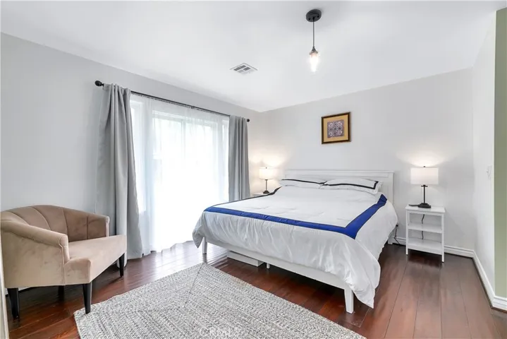  Lovely guest room/ full bathroom