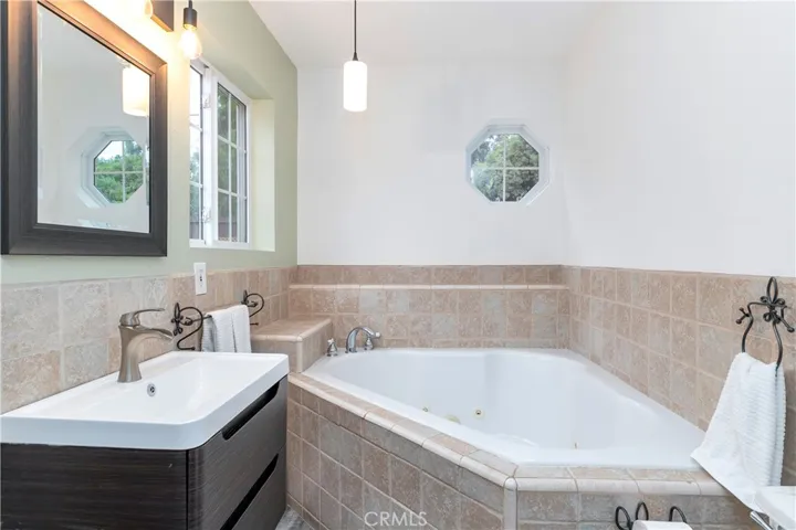 Guest Rm bath