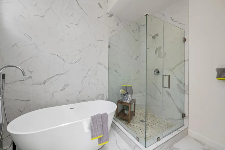Soaker Tub & Glass Shower