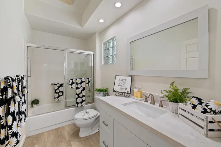 Guest Full Bath