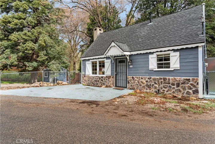 414 Cross Drive, Crestline, California 92325