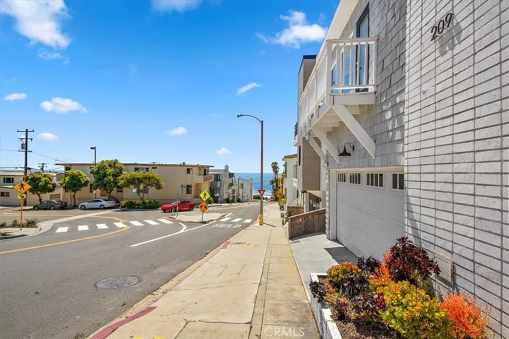 209 15th Street, Manhattan Beach, California 90266