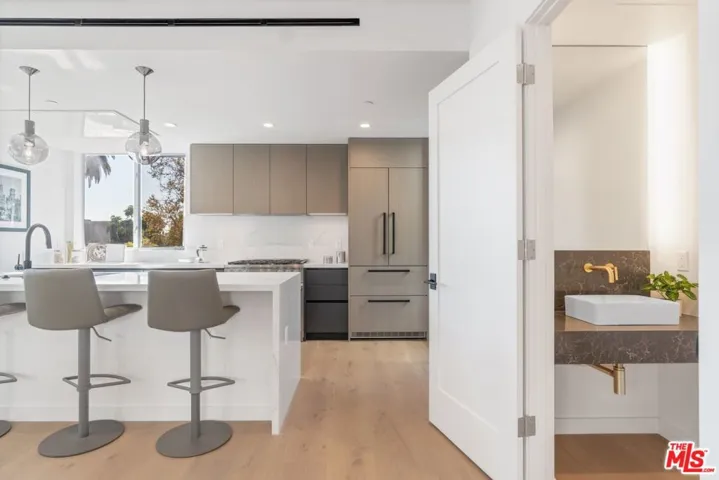 7150 Willoughby Avenue, Los Angeles, California 90046