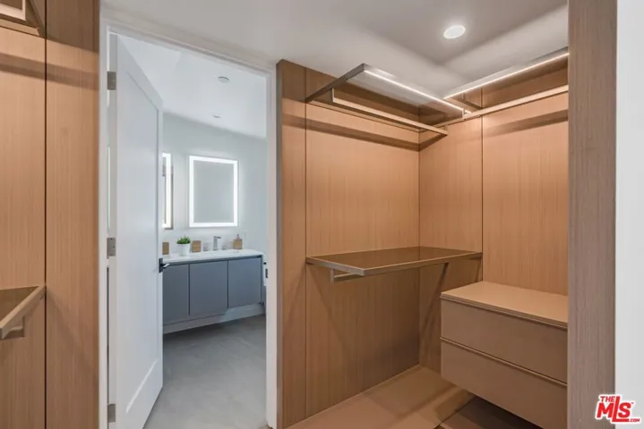7150 Willoughby Avenue, Los Angeles, California 90046