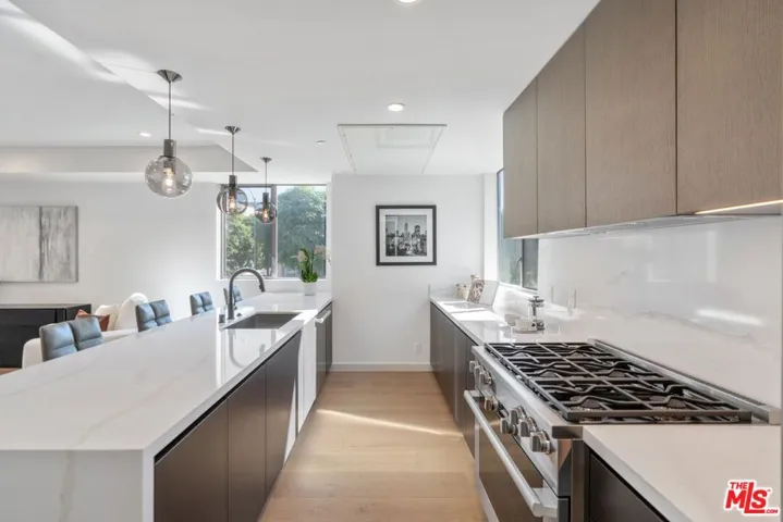 7150 Willoughby Avenue, Los Angeles, California 90046