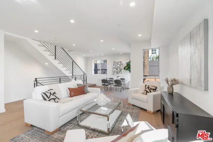 7150 Willoughby Avenue, Los Angeles, California 90046