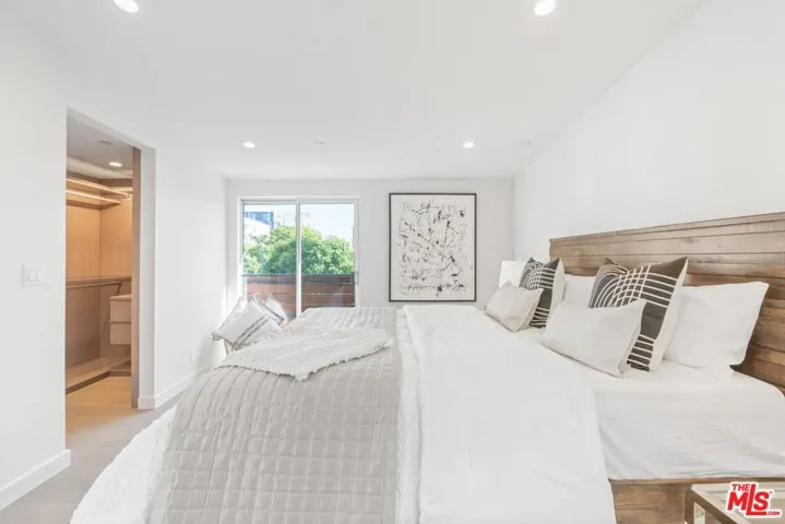 7150 Willoughby Avenue, Los Angeles, California 90046
