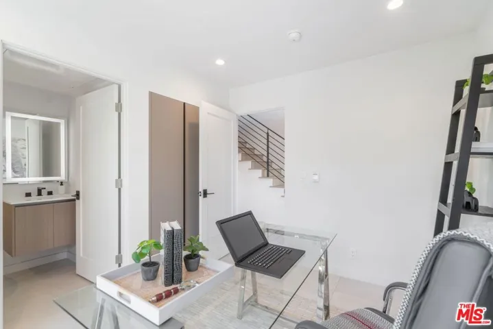 7150 Willoughby Avenue, Los Angeles, California 90046
