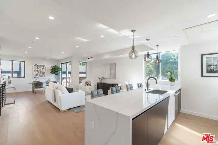 7150 Willoughby Avenue, Los Angeles, California 90046