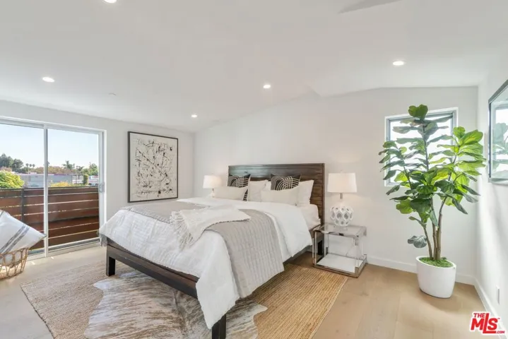7150 Willoughby Avenue, Los Angeles, California 90046