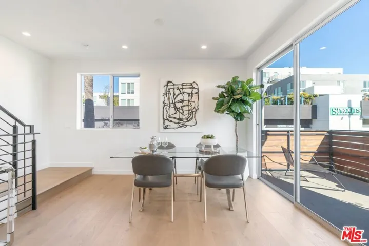 7150 Willoughby Avenue, Los Angeles, California 90046