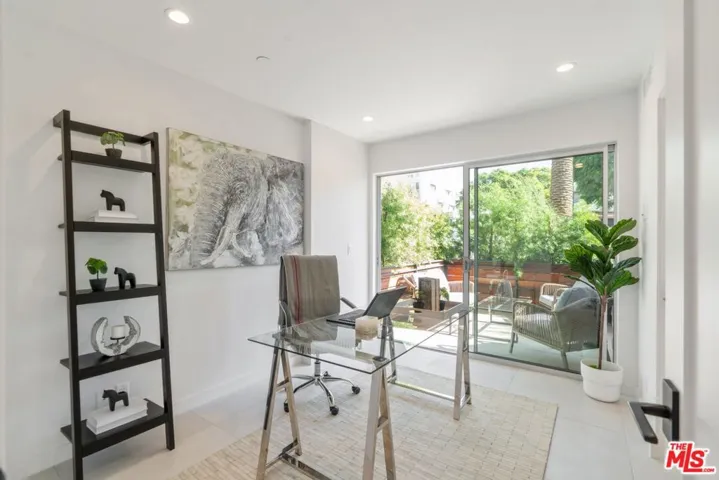 7150 Willoughby Avenue, Los Angeles, California 90046