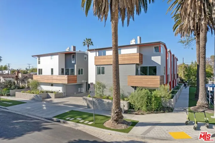7150 Willoughby Avenue, Los Angeles, California 90046