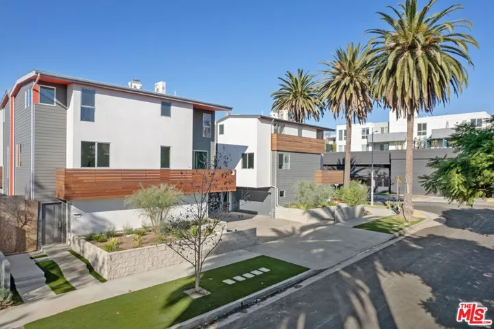 7150 Willoughby Avenue, Los Angeles, California 90046