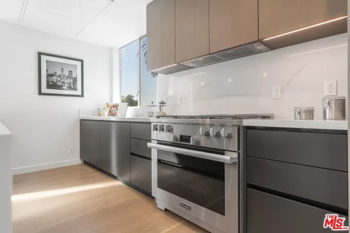 7150 Willoughby Avenue, Los Angeles, California 90046
