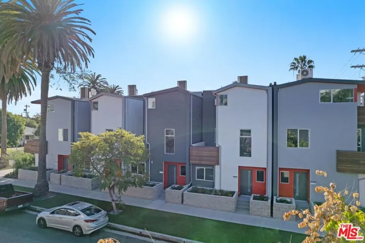 7150 Willoughby Avenue, Los Angeles, California 90046
