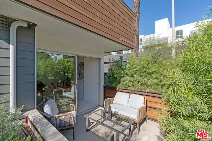 7150 Willoughby Avenue, Los Angeles, California 90046