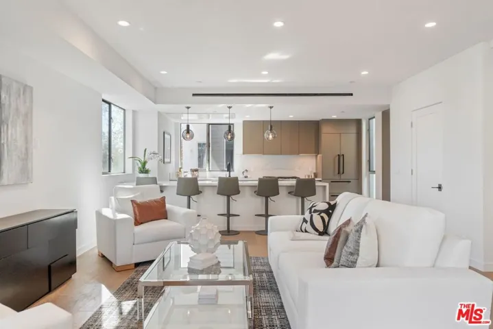 7150 Willoughby Avenue, Los Angeles, California 90046