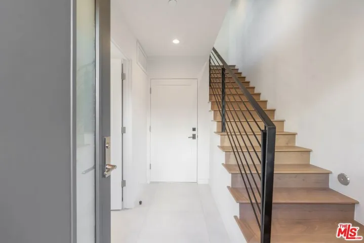 7150 Willoughby Avenue, Los Angeles, California 90046