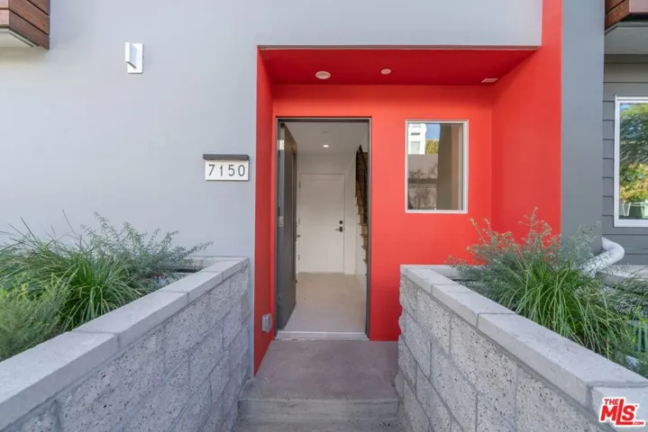 7150 Willoughby Avenue, Los Angeles, California 90046