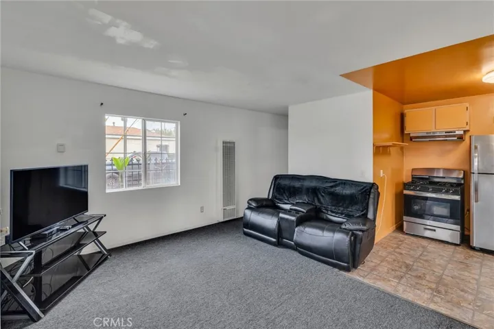 13700 S Willowbrook Avenue, Compton, California 90222