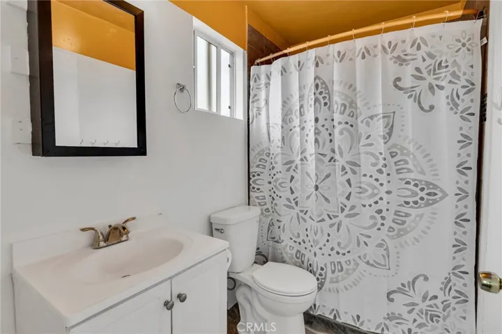 Bathroom 2 (upstairs)