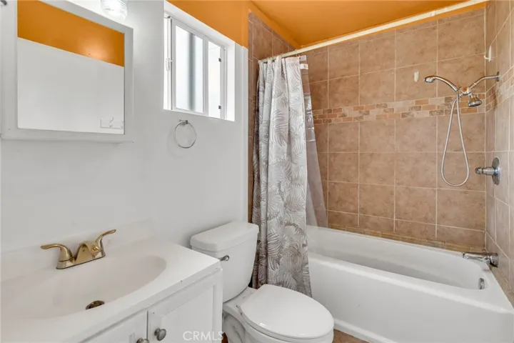 Bathroom 3 (upstairs)