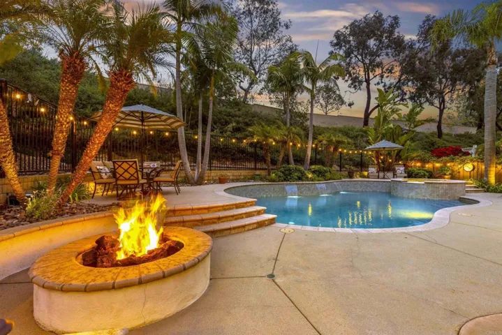 Firepit/Pool