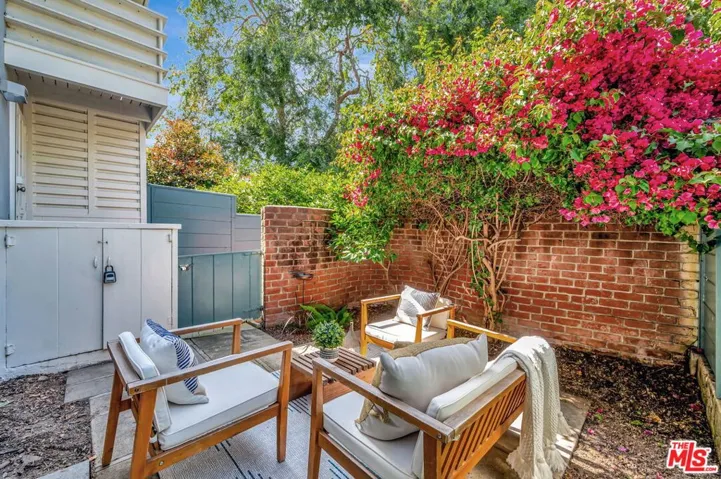 5167 1/2 Village, Los Angeles, California 90016
