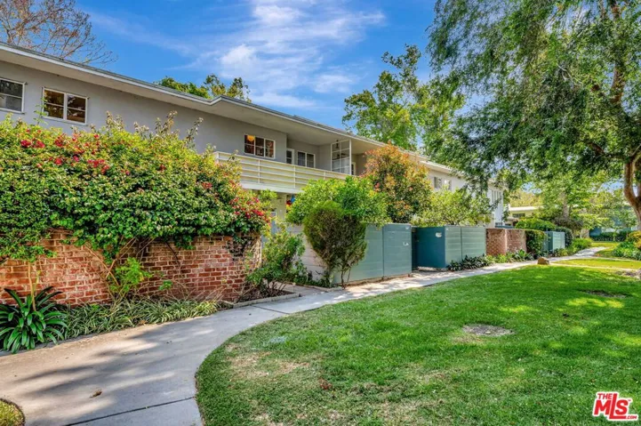 5167 1/2 Village, Los Angeles, California 90016