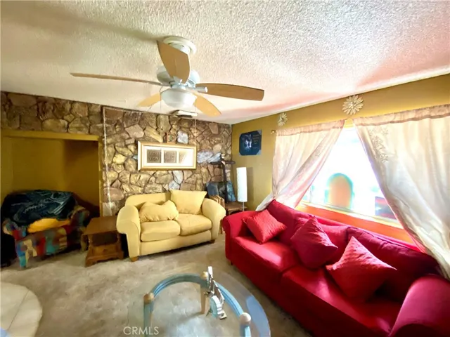 7439 Maple Avenue, Hesperia, California 92344