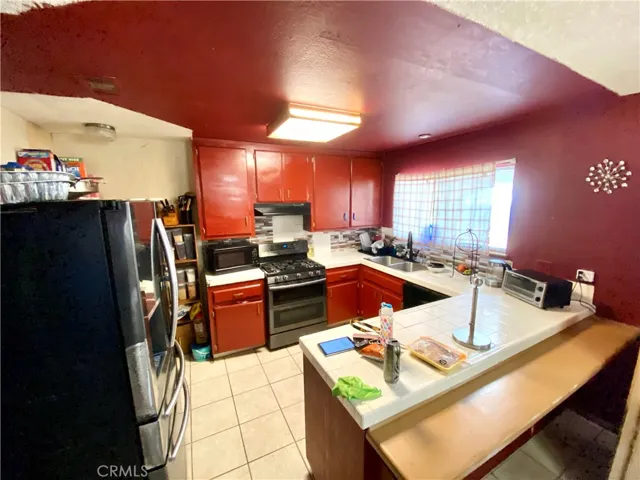 7439 Maple Avenue, Hesperia, California 92344