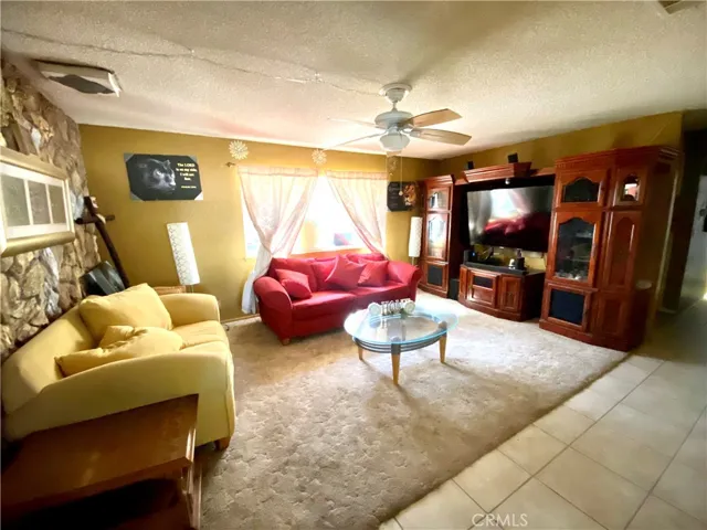 7439 Maple Avenue, Hesperia, California 92344