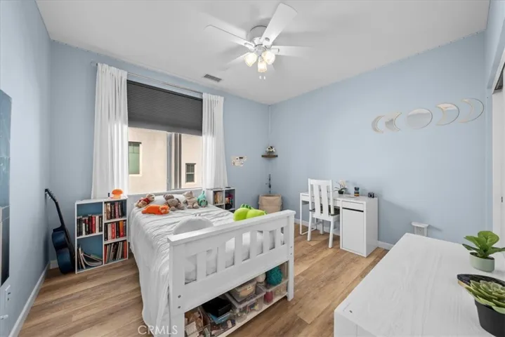 Second bedroom.