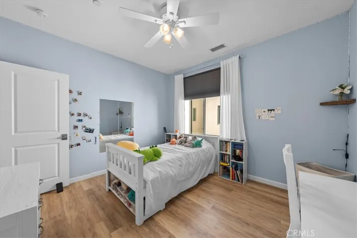 Second bedroom.