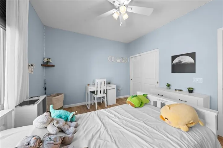 Second bedroom.